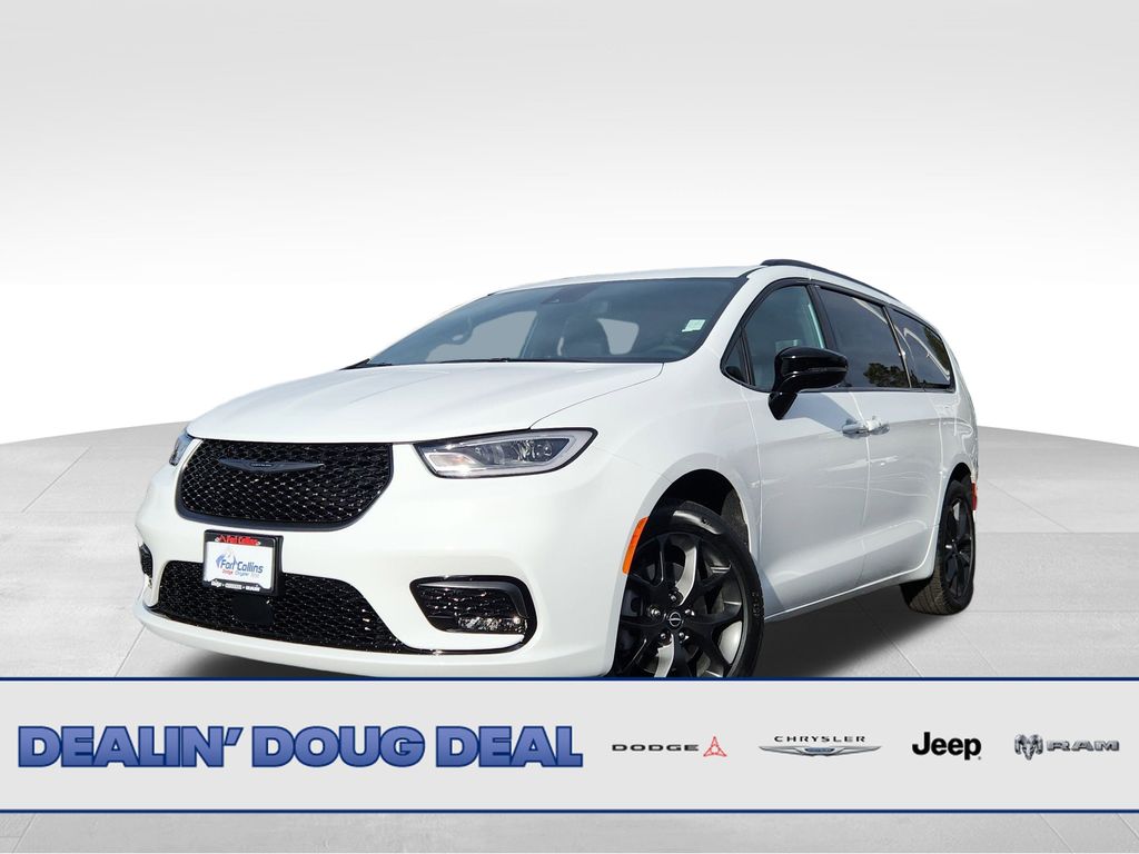 2026 Chrysler Pacifica Select's photo