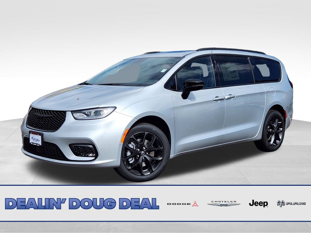 2026 Chrysler Pacifica Limited's photo