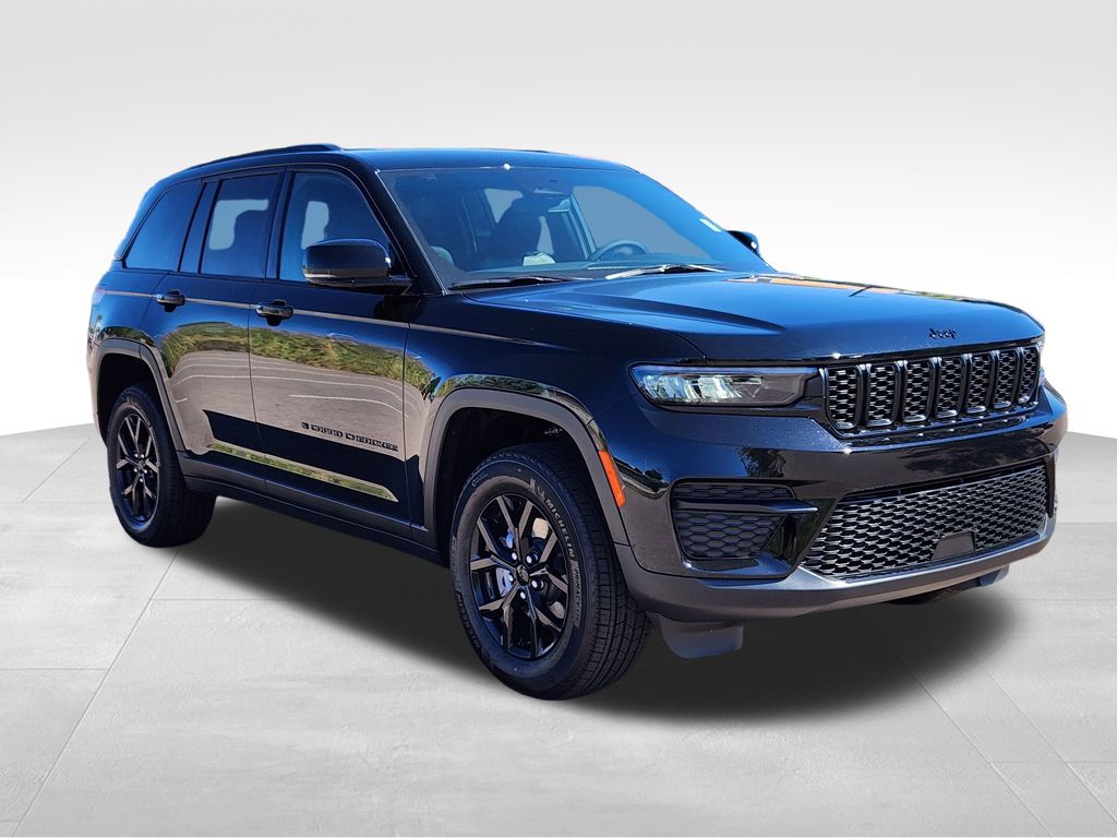 2025 Jeep Grand Cherokee Altitude photo 3