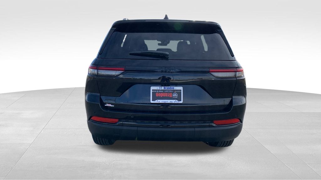 2025 Jeep Grand Cherokee Altitude photo 4