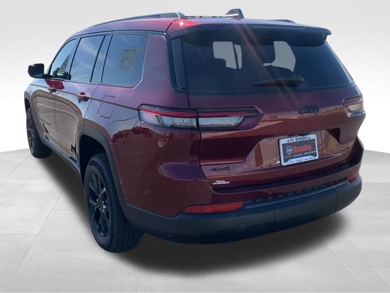 2025 Jeep Grand Cherokee Altitude photo 2