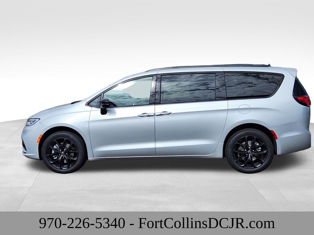 New 2026 Chrysler Pacifica Limited Passenger Van
