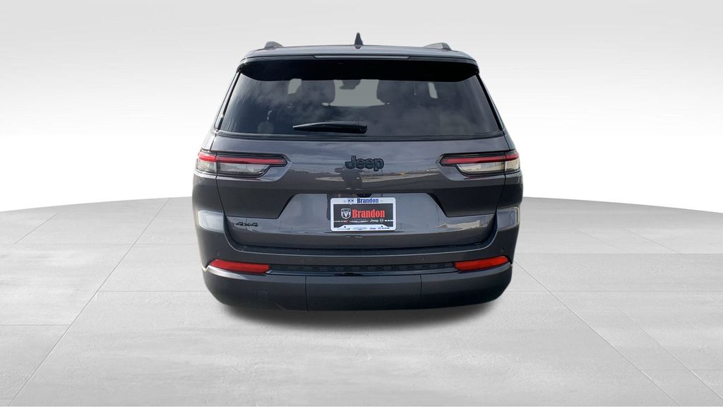 2025 Jeep Grand Cherokee Altitude photo 4