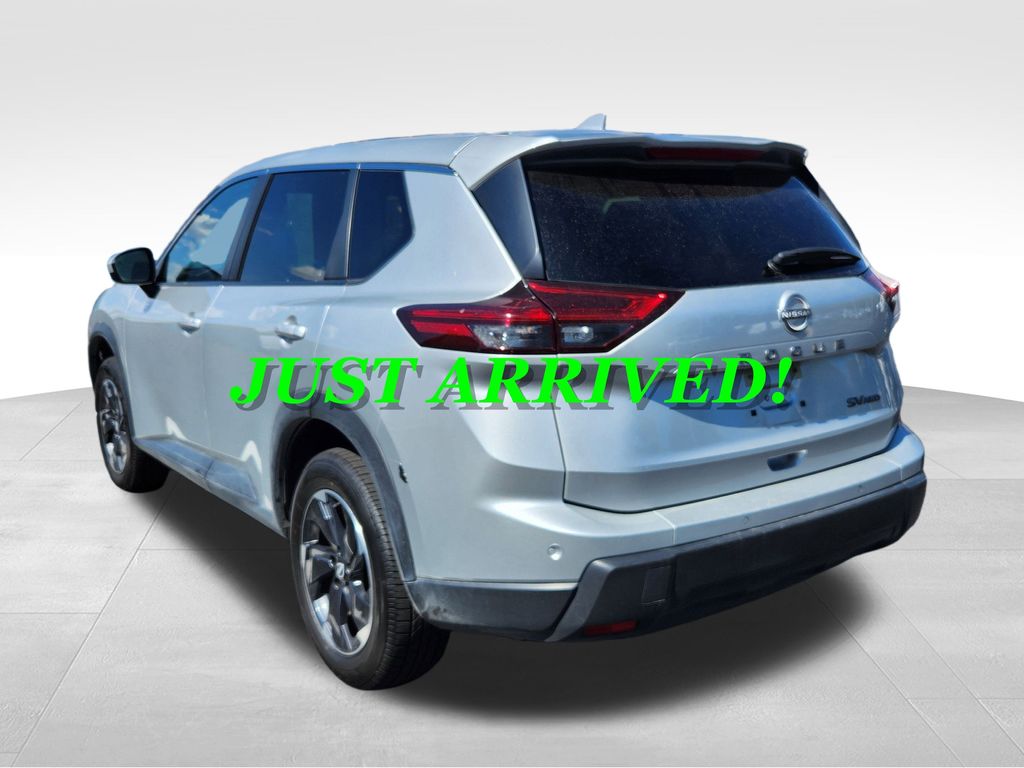 2024 Nissan Rogue SV photo 4