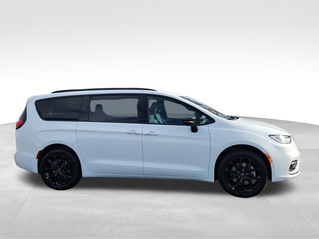 New 2026 Chrysler Pacifica Select Passenger Van