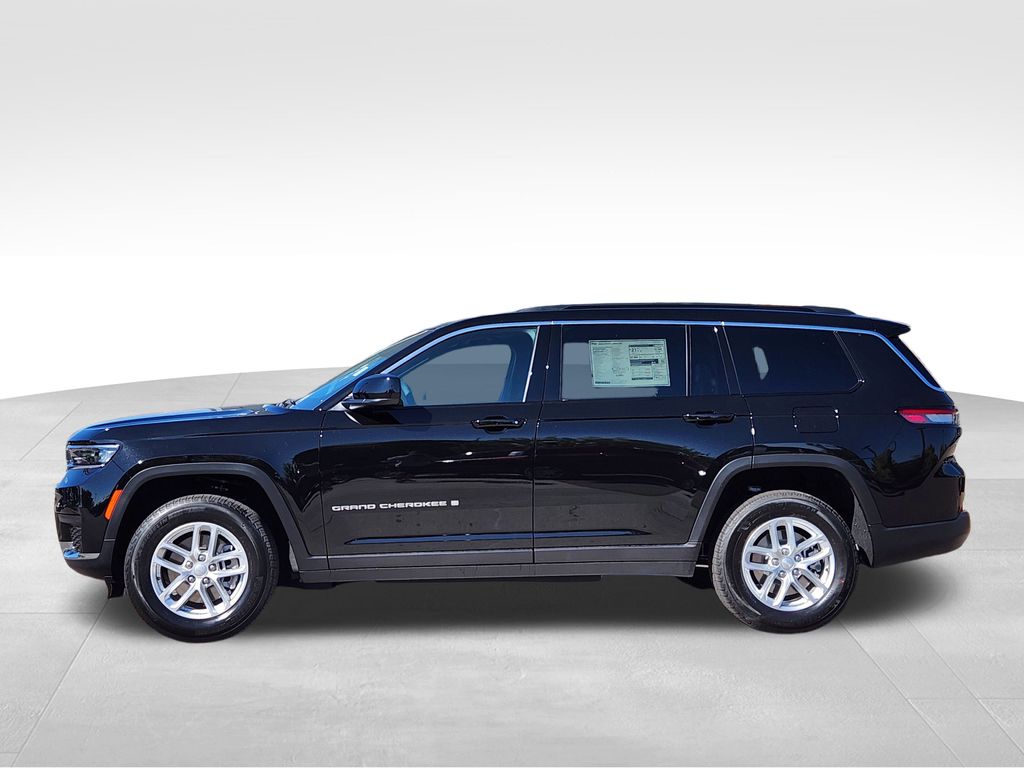 2025 Jeep Grand Cherokee Laredo photo 2