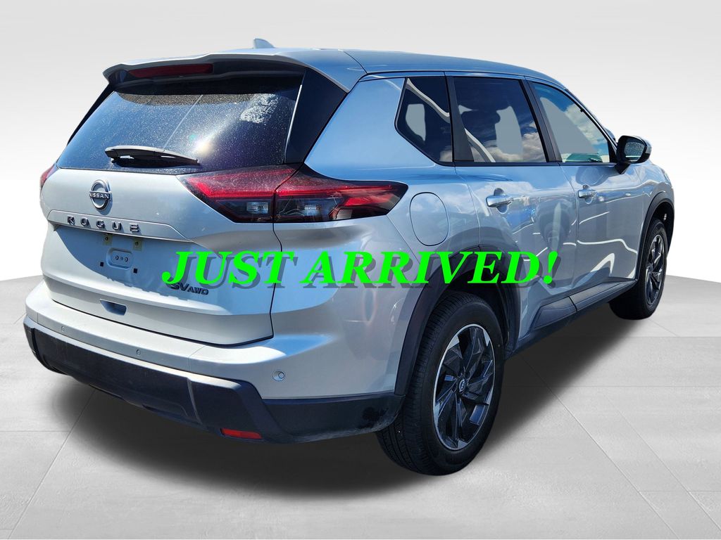 2024 Nissan Rogue SV photo 3