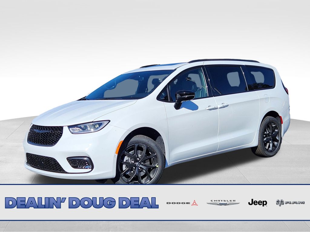 2026 Chrysler Pacifica Limited's photo