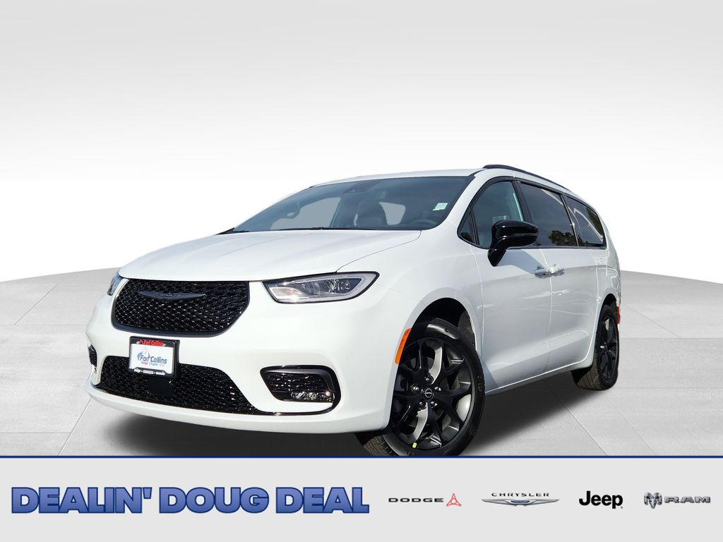 2026 Chrysler Pacifica Select's photo