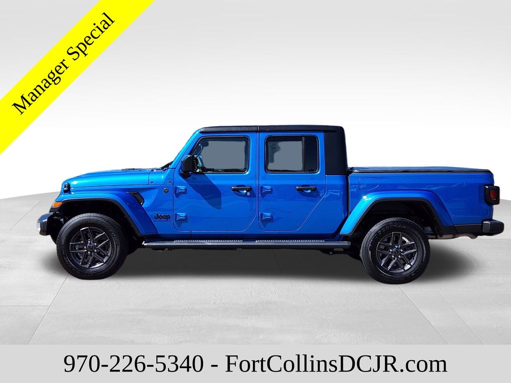 2024 Jeep Gladiator Sport S photo 2