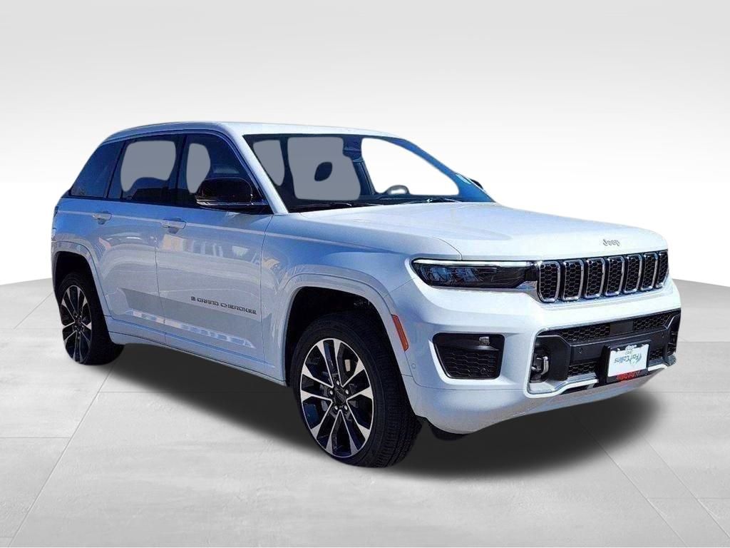 2025 Jeep Grand Cherokee Overland photo 4