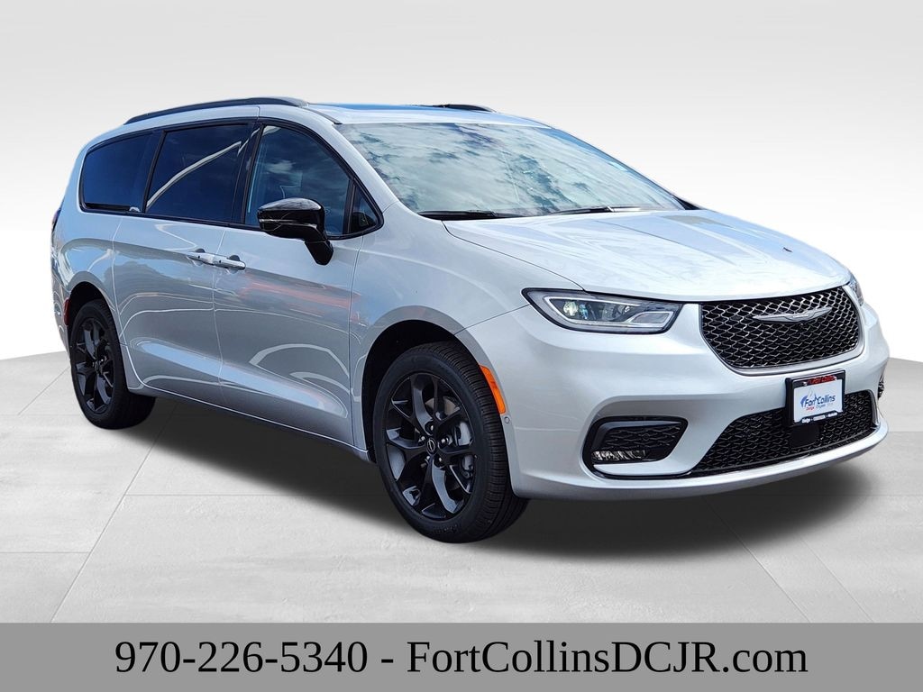 New 2026 Chrysler Pacifica Limited Passenger Van