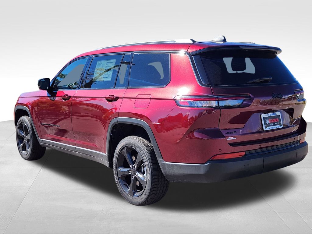 2025 Jeep Grand Cherokee Altitude photo 3