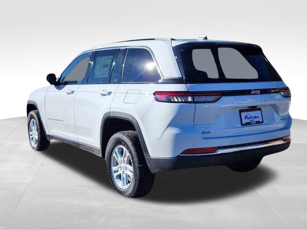 2025 Jeep Grand Cherokee Laredo photo 3