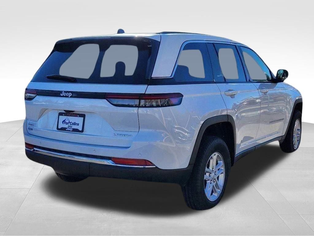 2025 Jeep Grand Cherokee Laredo photo 4