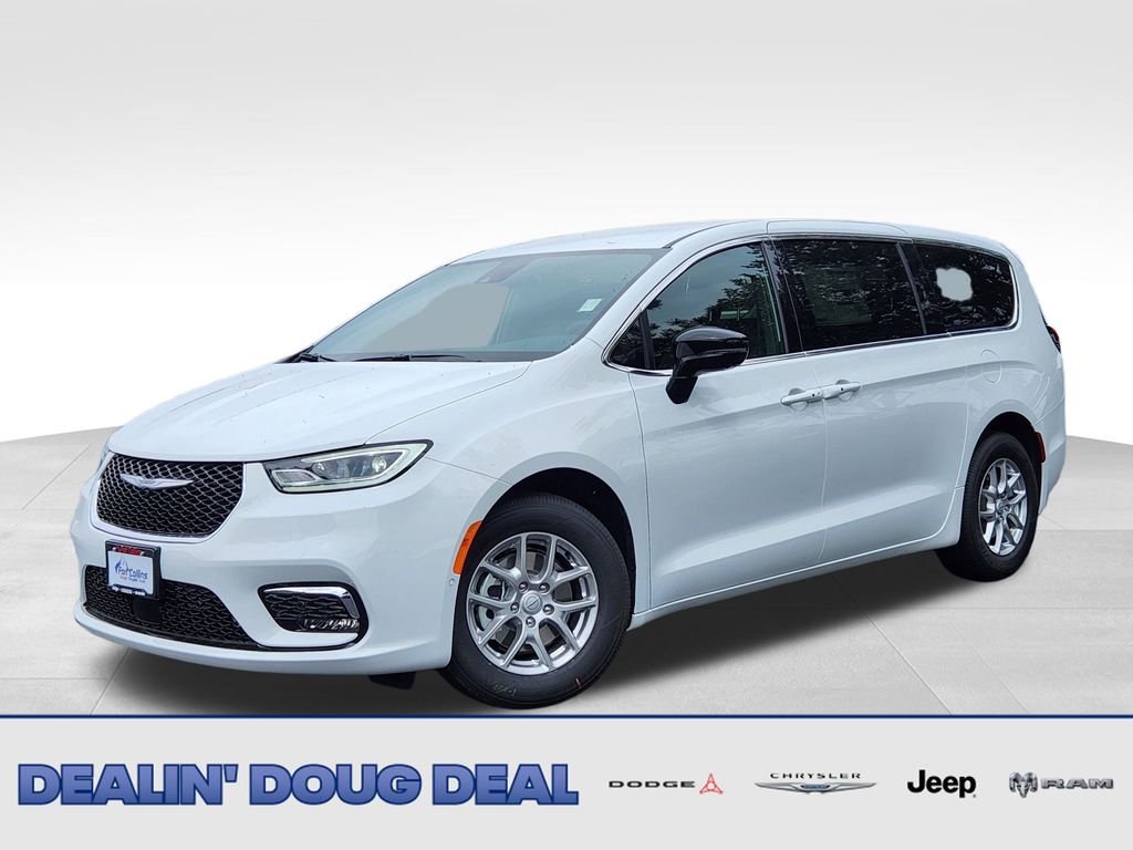 2026 Chrysler Pacifica Select's photo