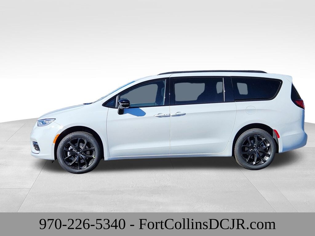 New 2026 Chrysler Pacifica Limited Minivan/Van