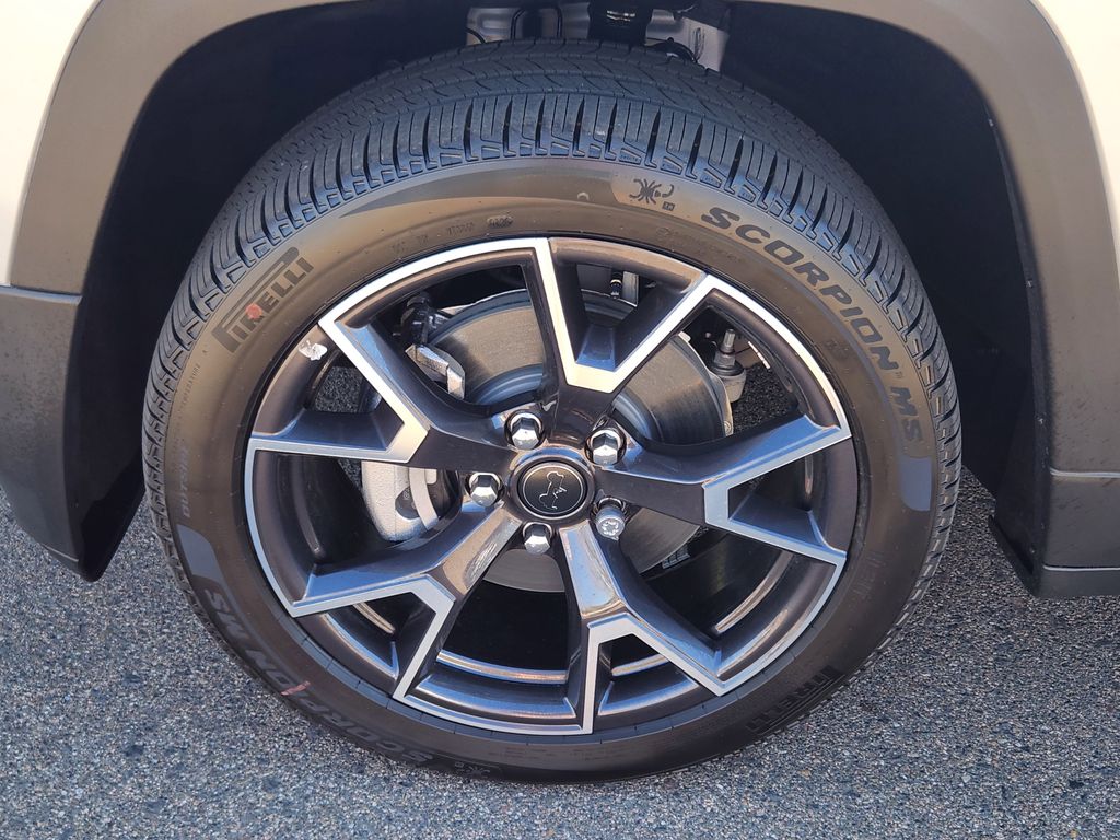 2026 Jeep Cherokee Overland - Photo 10