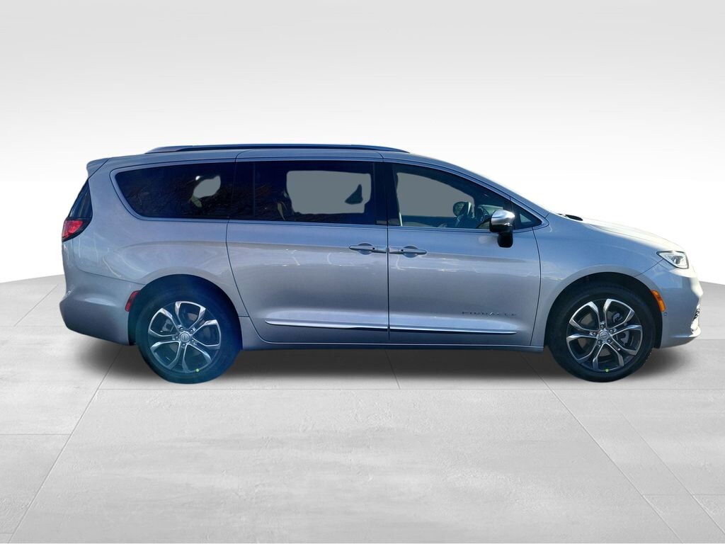 New 2026 Chrysler Pacifica Pinnacle Minivan/Van