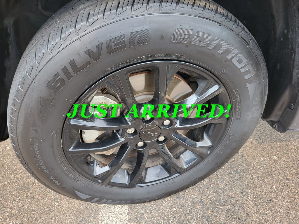 Used 2023 Jeep Cherokee Altitude SUV