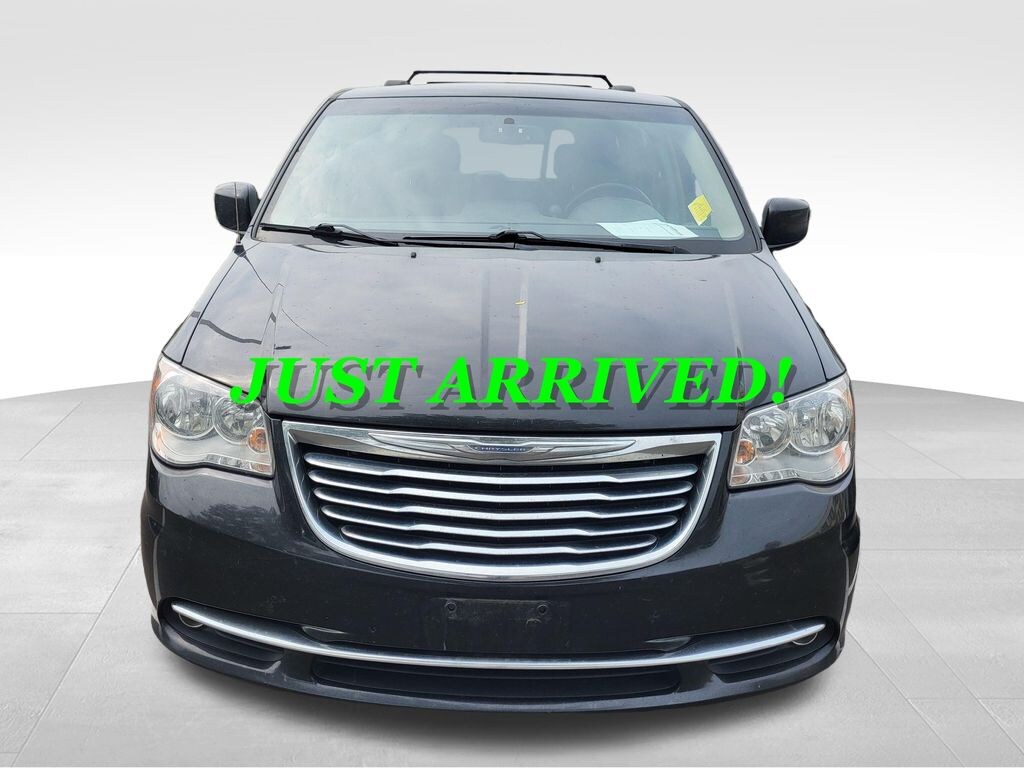 Used 2016 Chrysler Town & Country Touring Minivan/Van