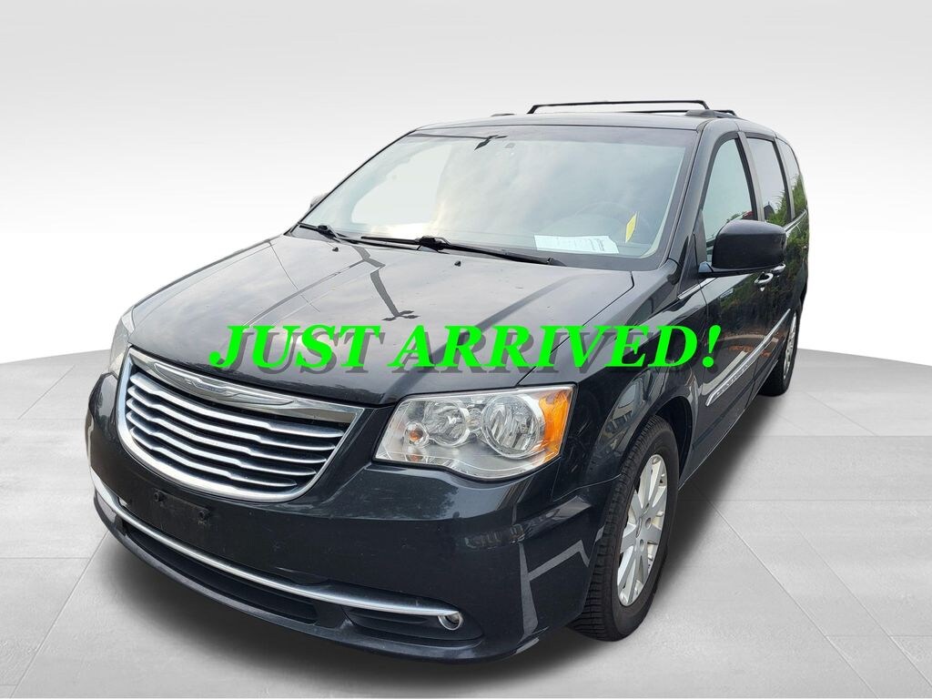 Used 2016 Chrysler Town & Country Touring Minivan/Van