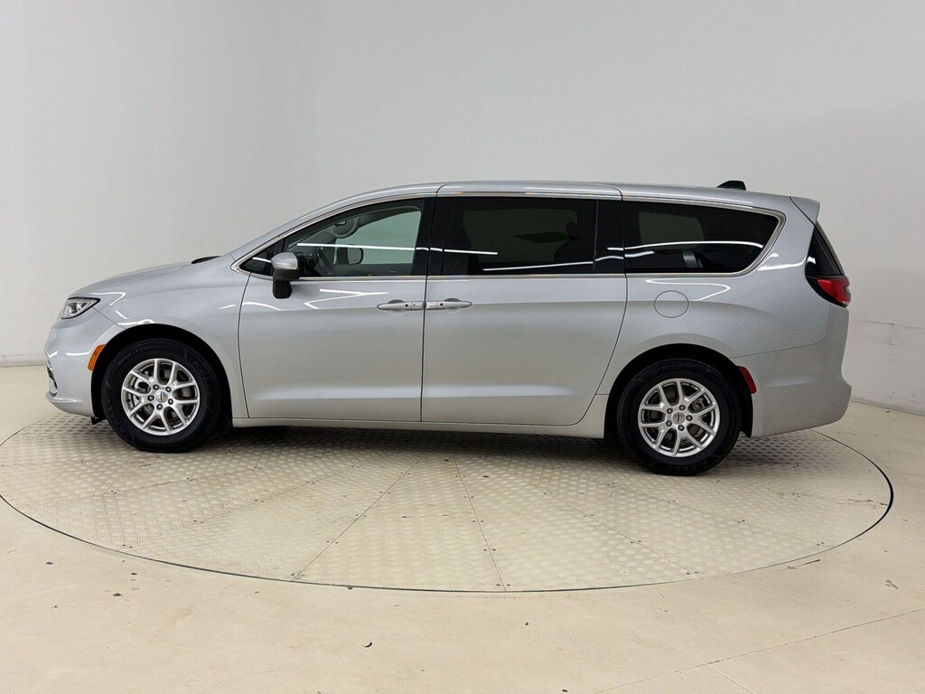 Certified 2023 Chrysler Pacifica Touring L Van Passenger Van