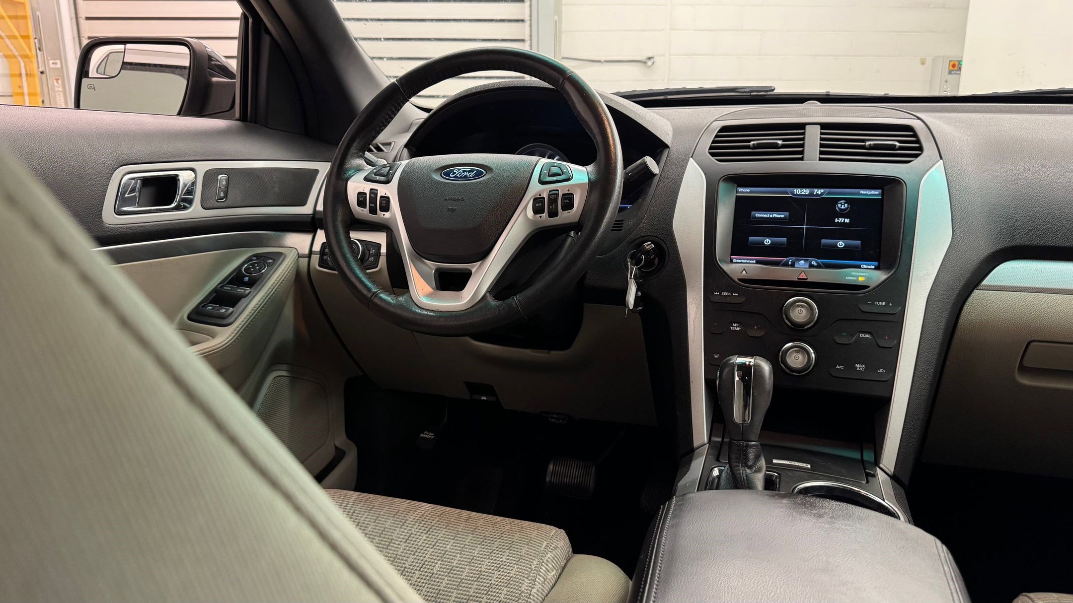 2014 Ford Explorer XLT photo 4