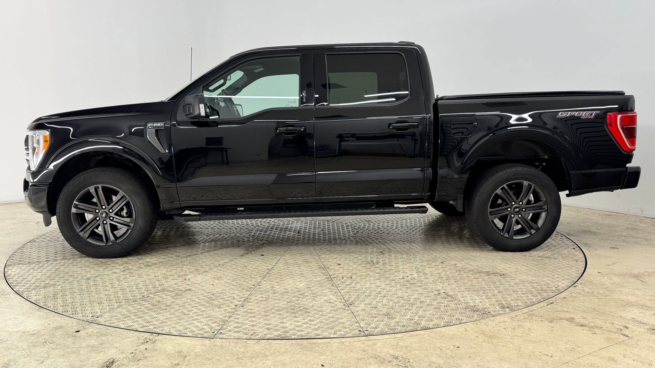 2022 Ford F-150 XLT photo 2