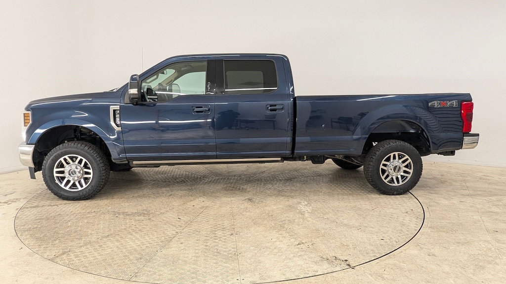 Used 2019 Ford F-250 LARIAT Truck Crew Cab