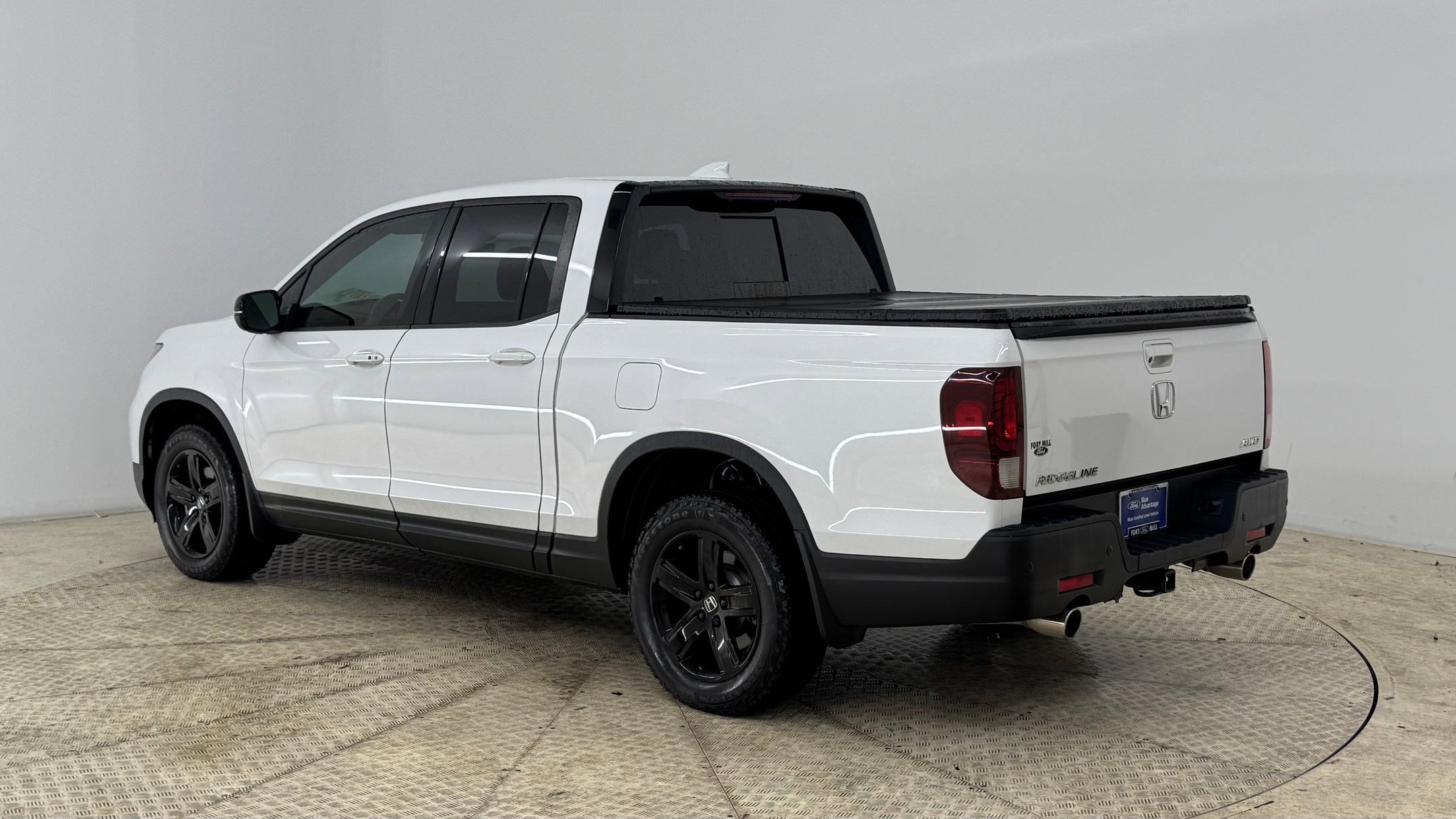 2023 Honda Ridgeline Black Edition photo 3