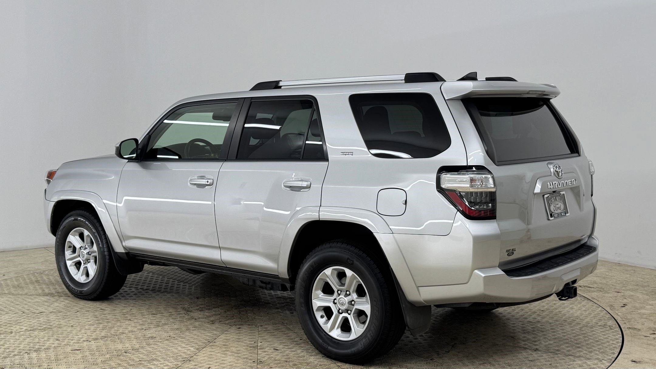 2021 Toyota 4Runner SR5 photo 3