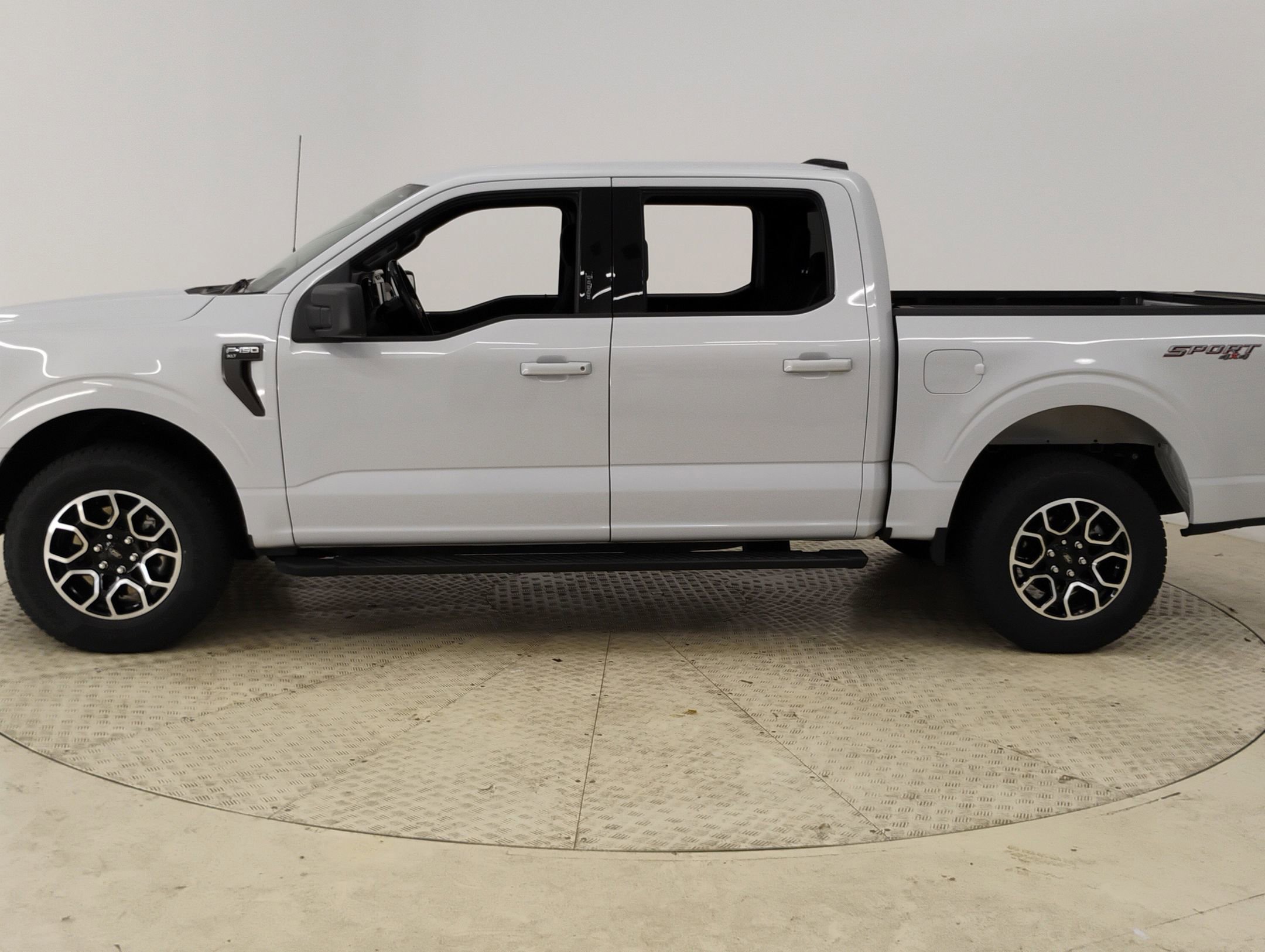 2022 Ford F-150 XLT photo 2