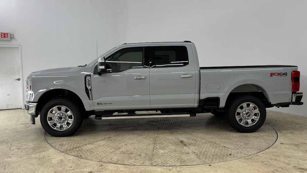 New 2026 Ford F-250 LARIAT Truck Crew Cab