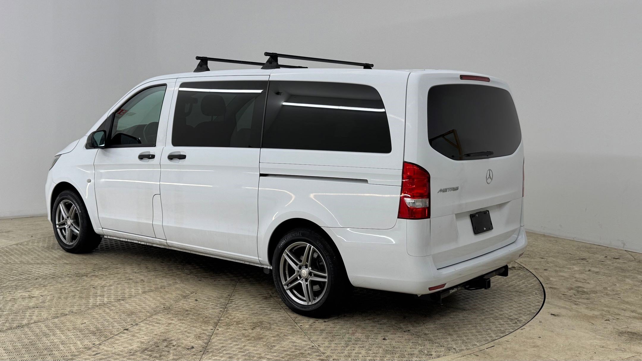 2017 Mercedes Benz Metris Van photo 3
