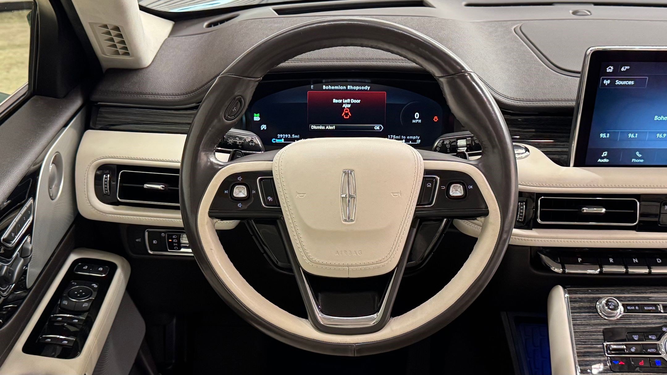 2023 Lincoln Aviator Black Label photo 4