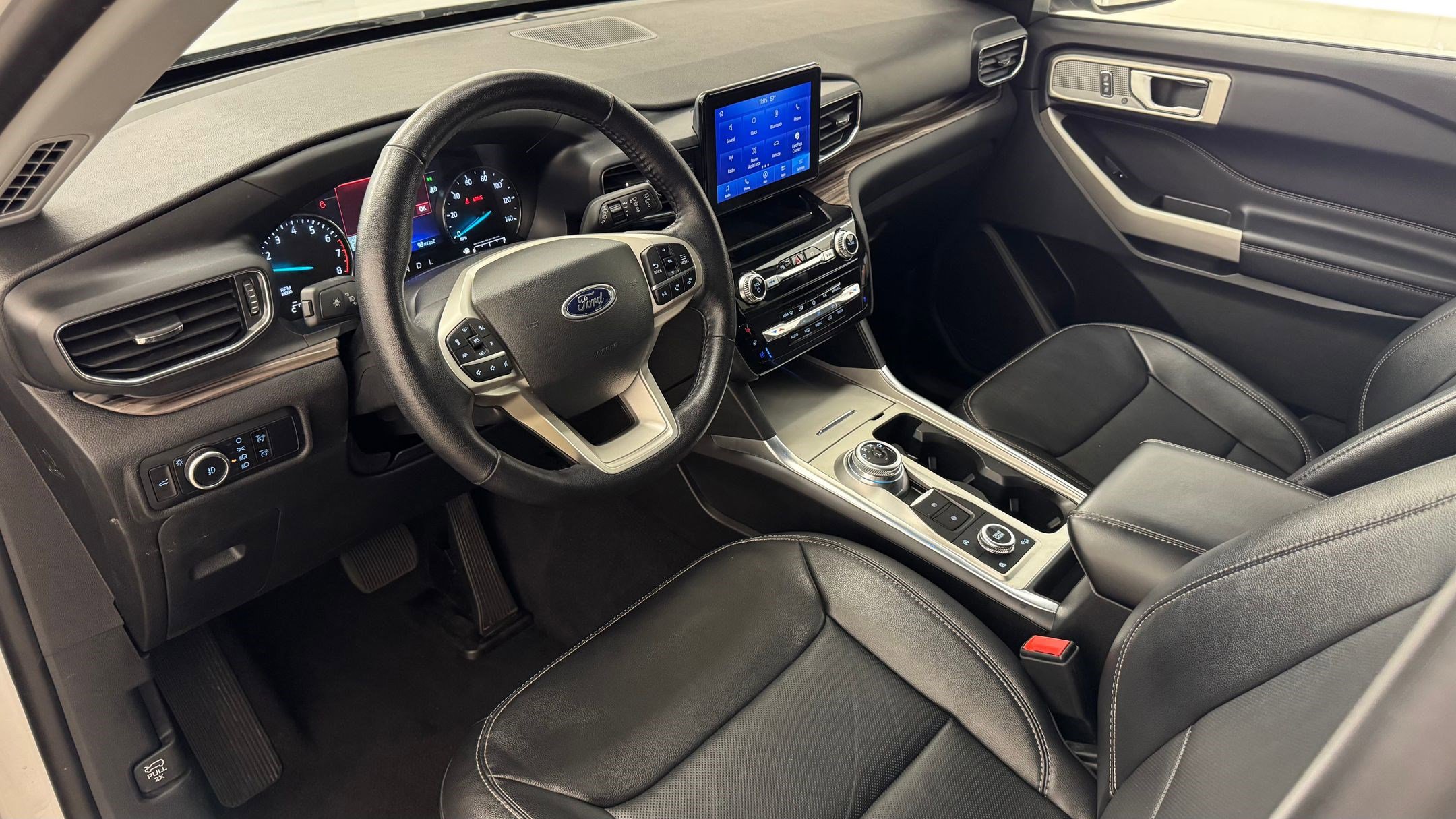 2023 Ford Explorer Limited photo 4