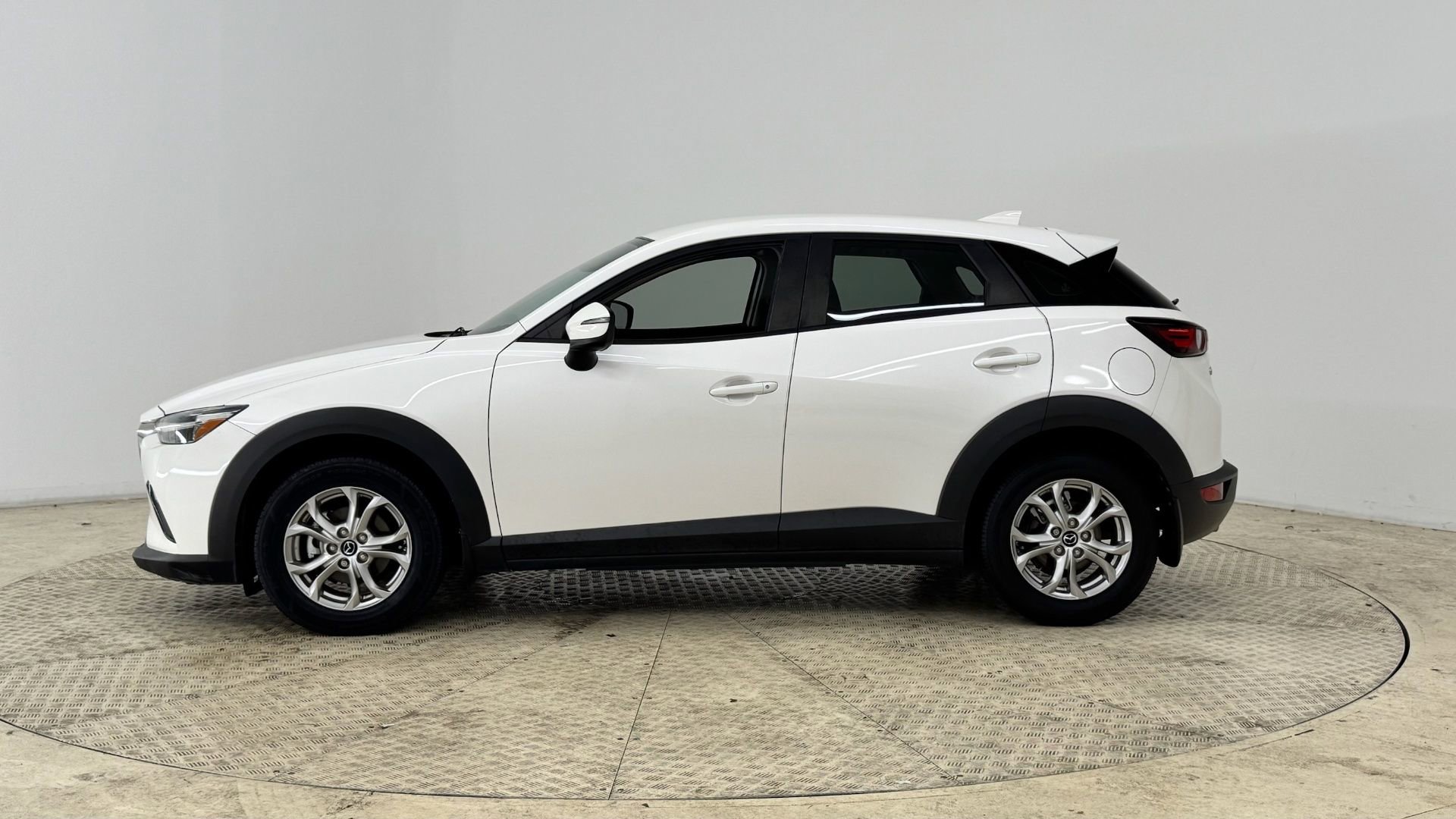 2021 Mazda CX-3 Sport photo 2