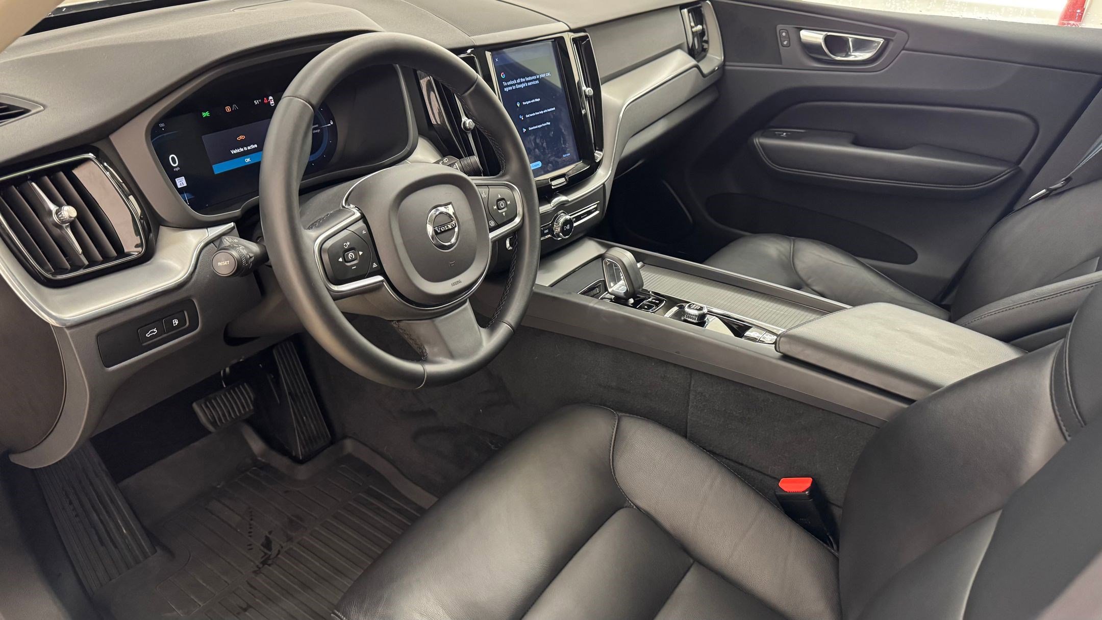 2023 Volvo XC60 Recharge Hybrid Core photo 4