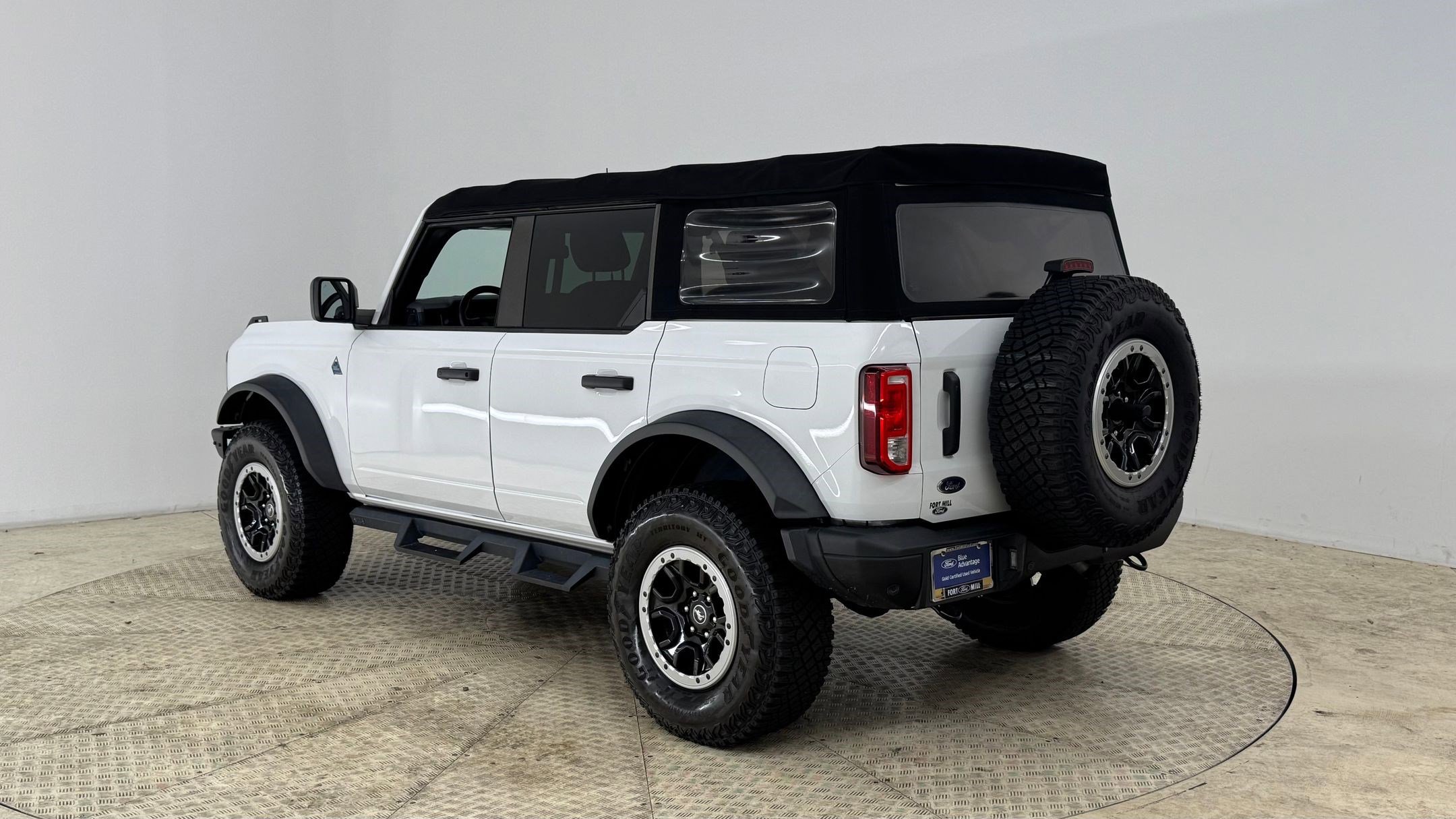 2021 Ford Bronco Black Diamond photo 2