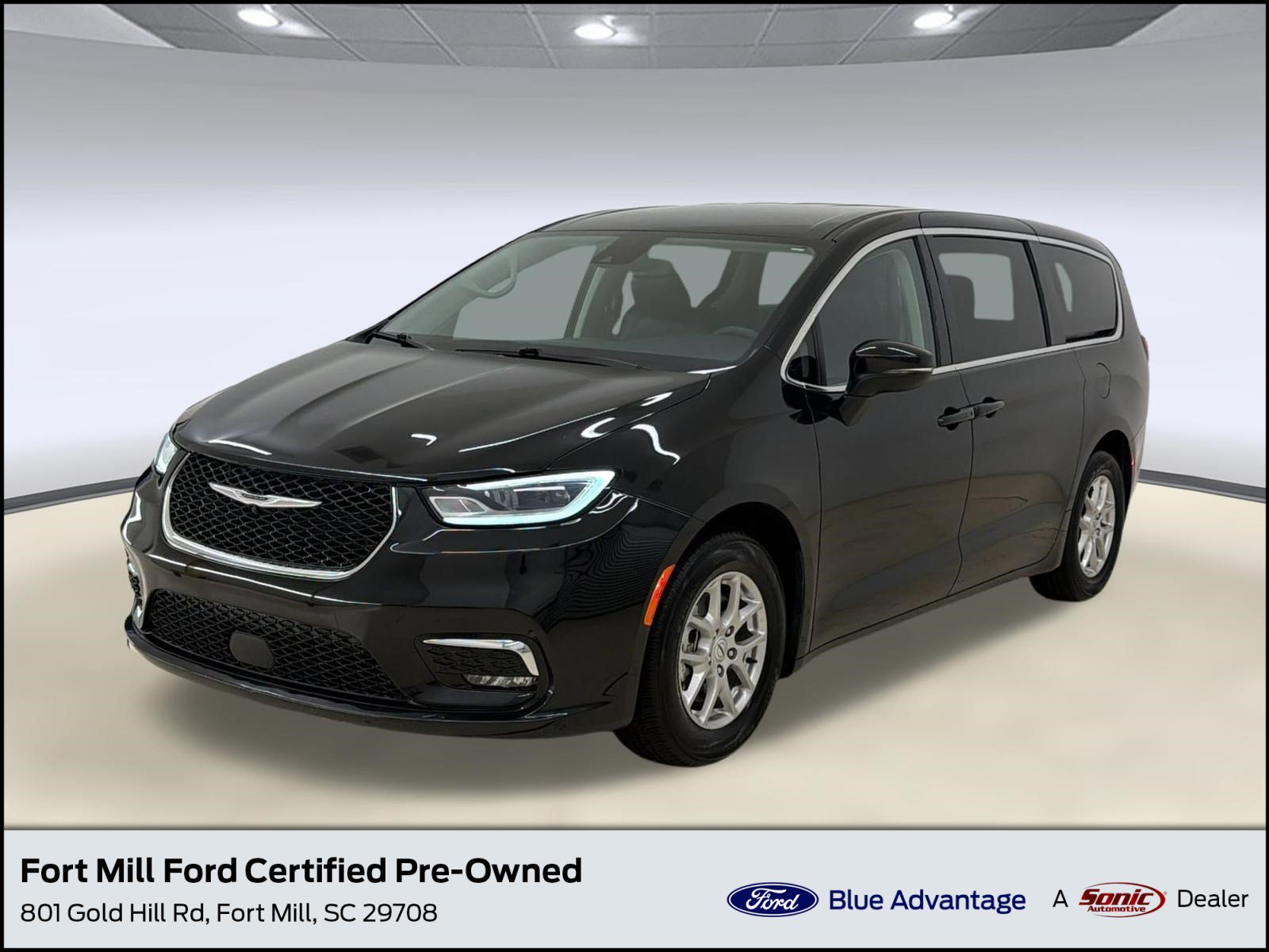 2023 Chrysler Pacifica Touring L's photo