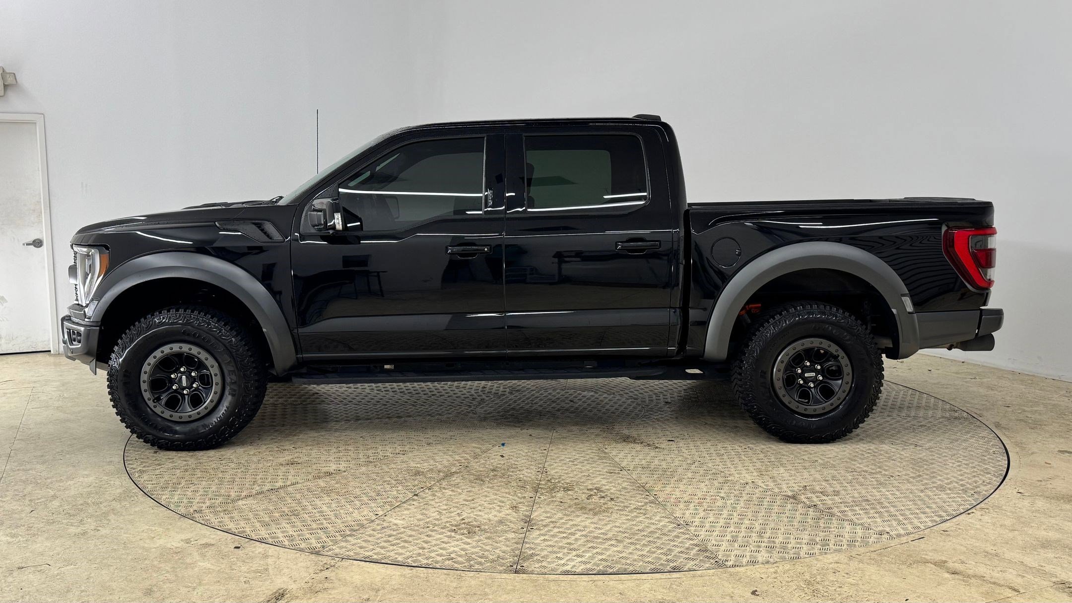 2023 Ford F-150 Raptor photo 2