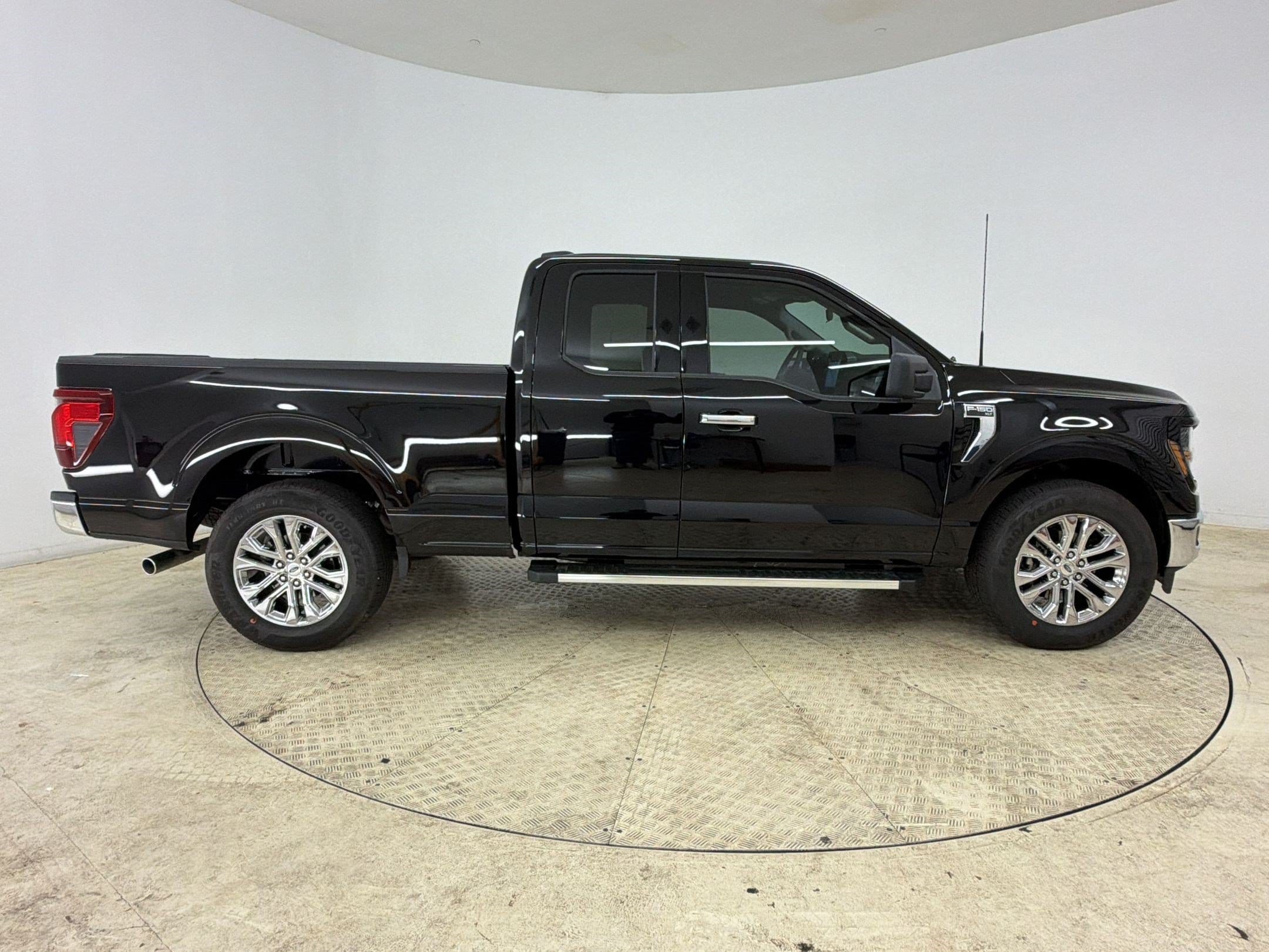 2026 Ford F-150 XLT - Photo 8