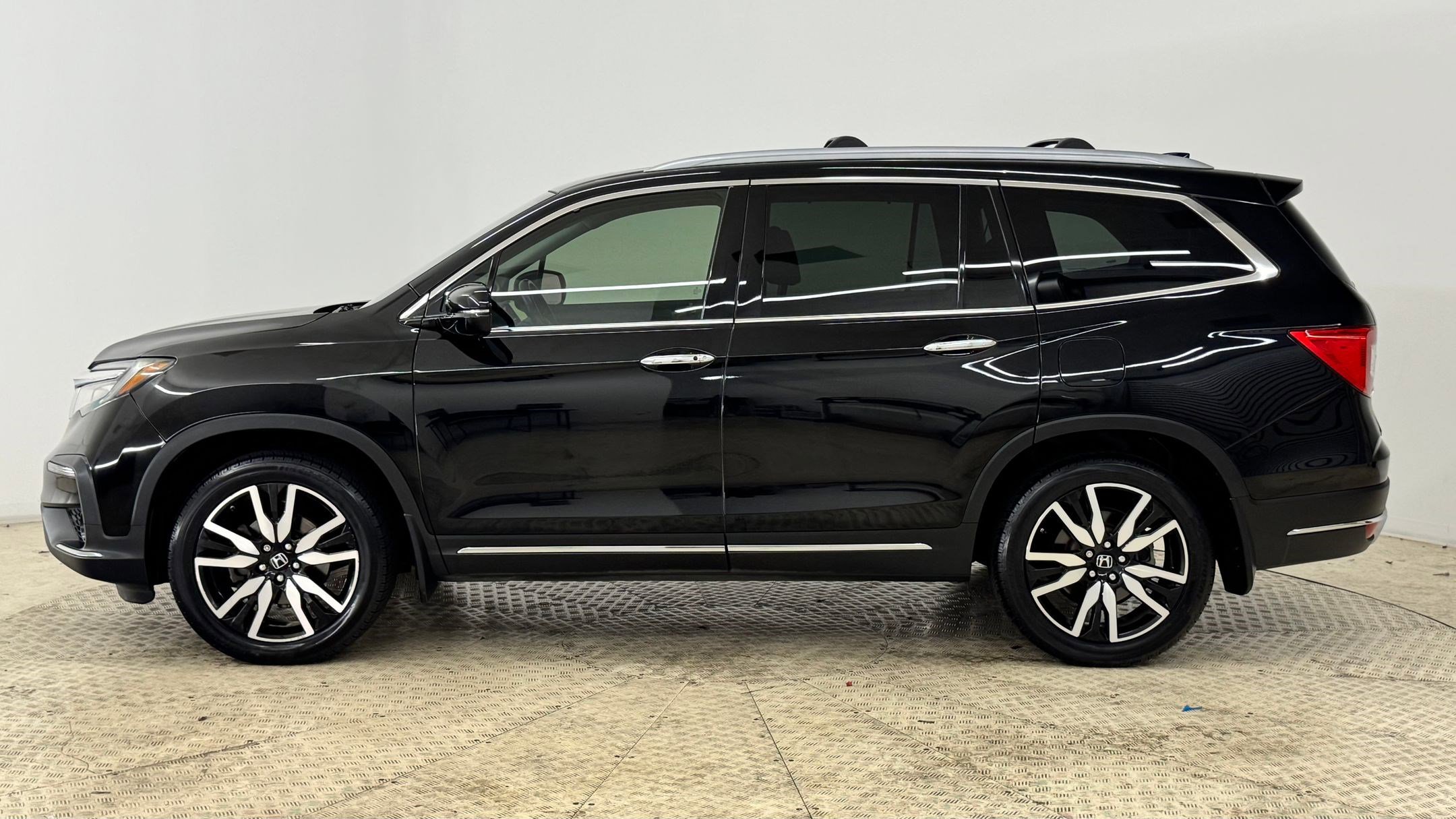 2019 Honda Pilot Touring photo 2