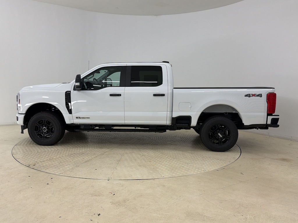New 2026 Ford F-250 LARIAT Truck Crew Cab