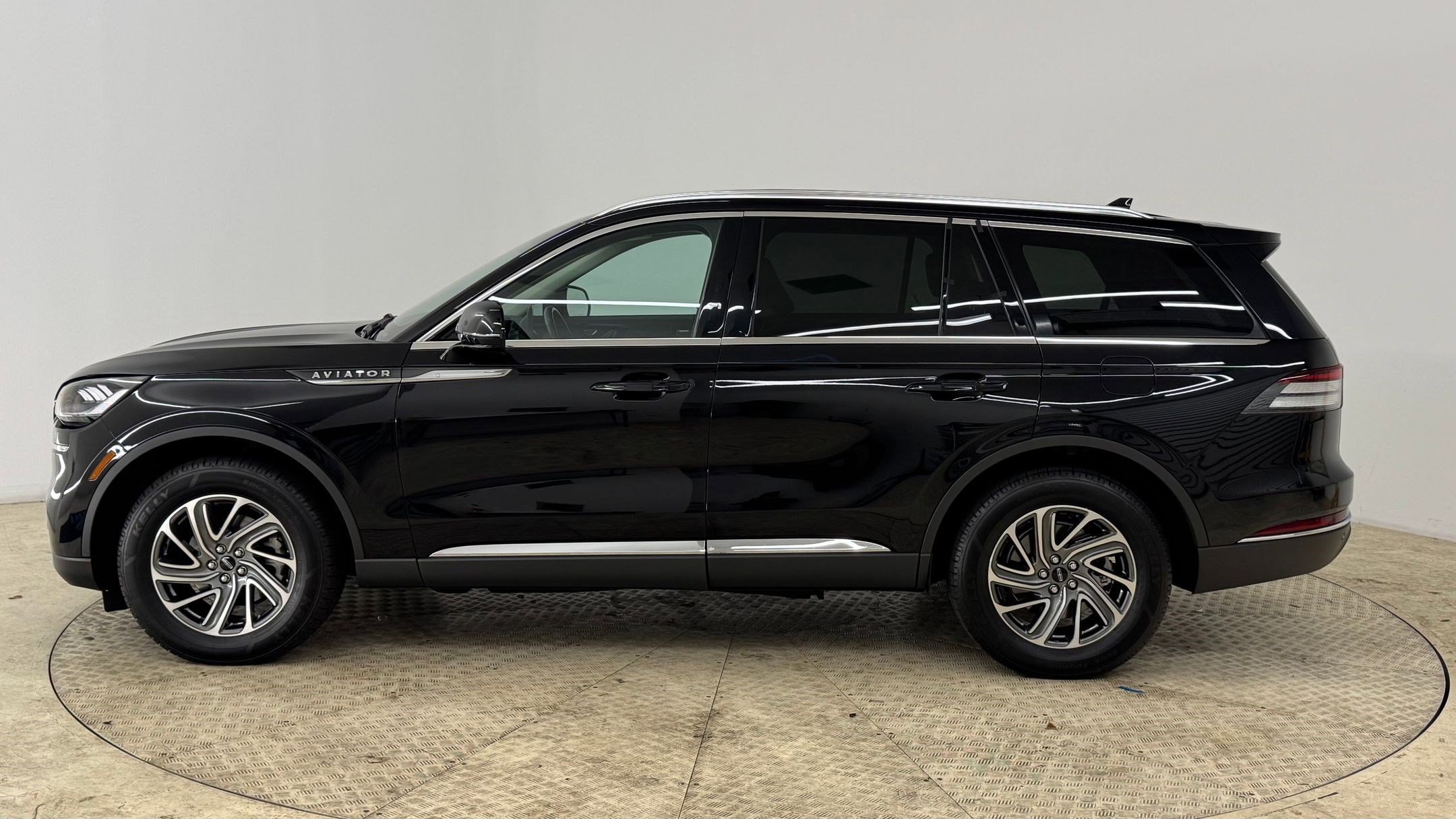 2024 Lincoln Aviator Premiere photo 2