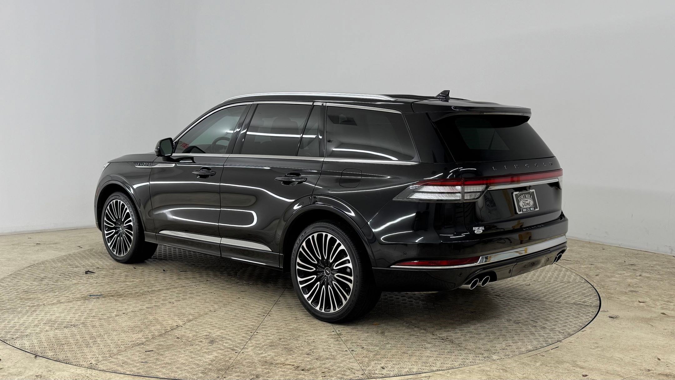 2023 Lincoln Aviator Black Label photo 3