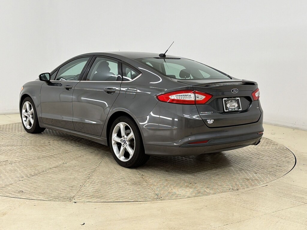 Used 2016 Ford Fusion SE Sedan