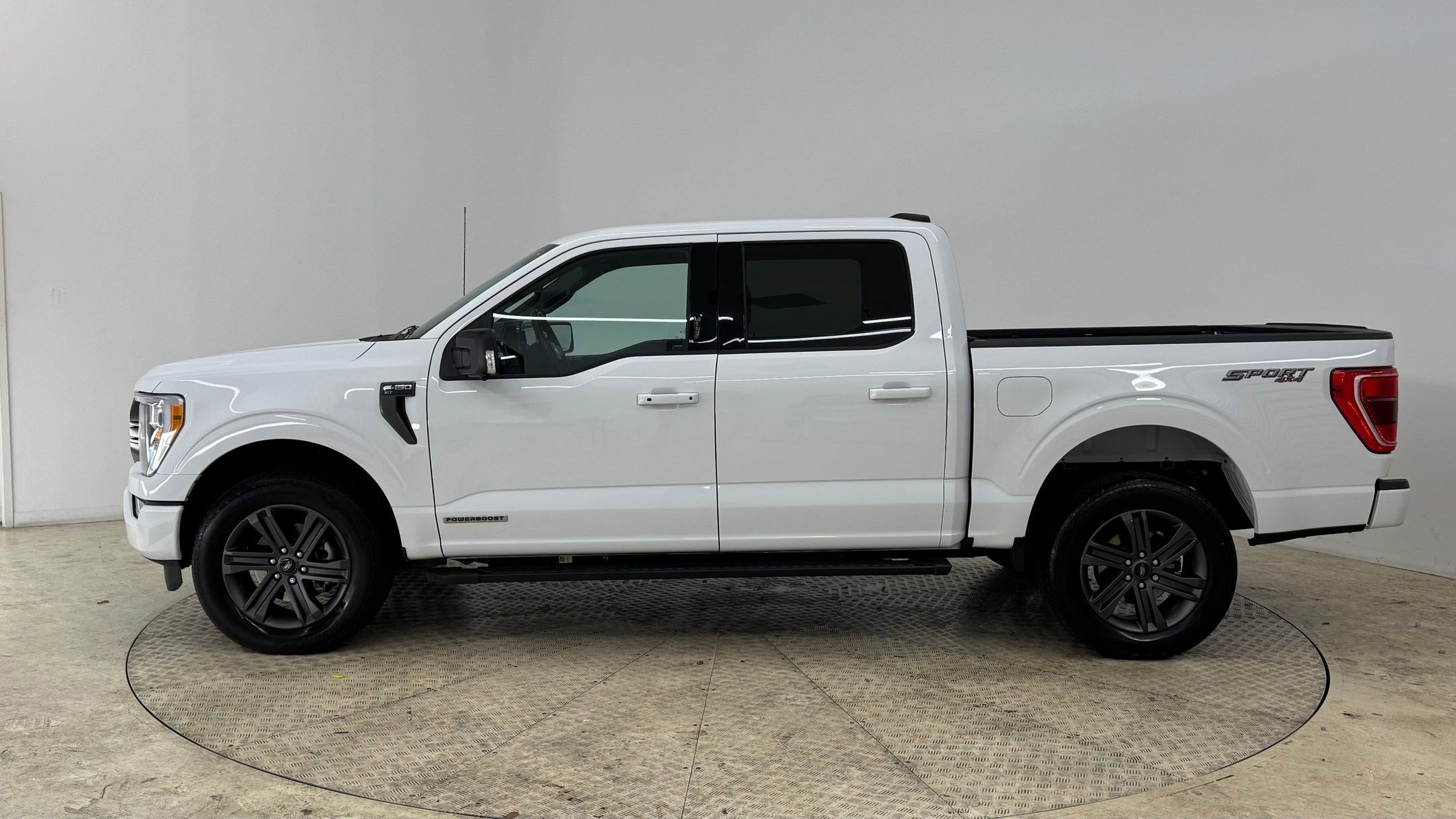 2023 Ford F-150 XLT photo 2