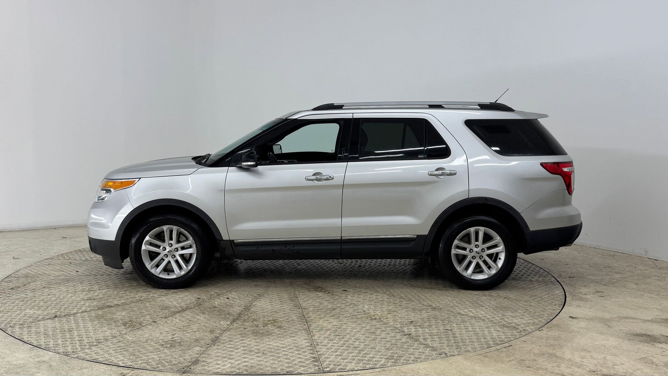2014 Ford Explorer XLT photo 2